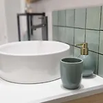 Appartement Maison 1747 - De Standing En Vieille-ville Avec Cour